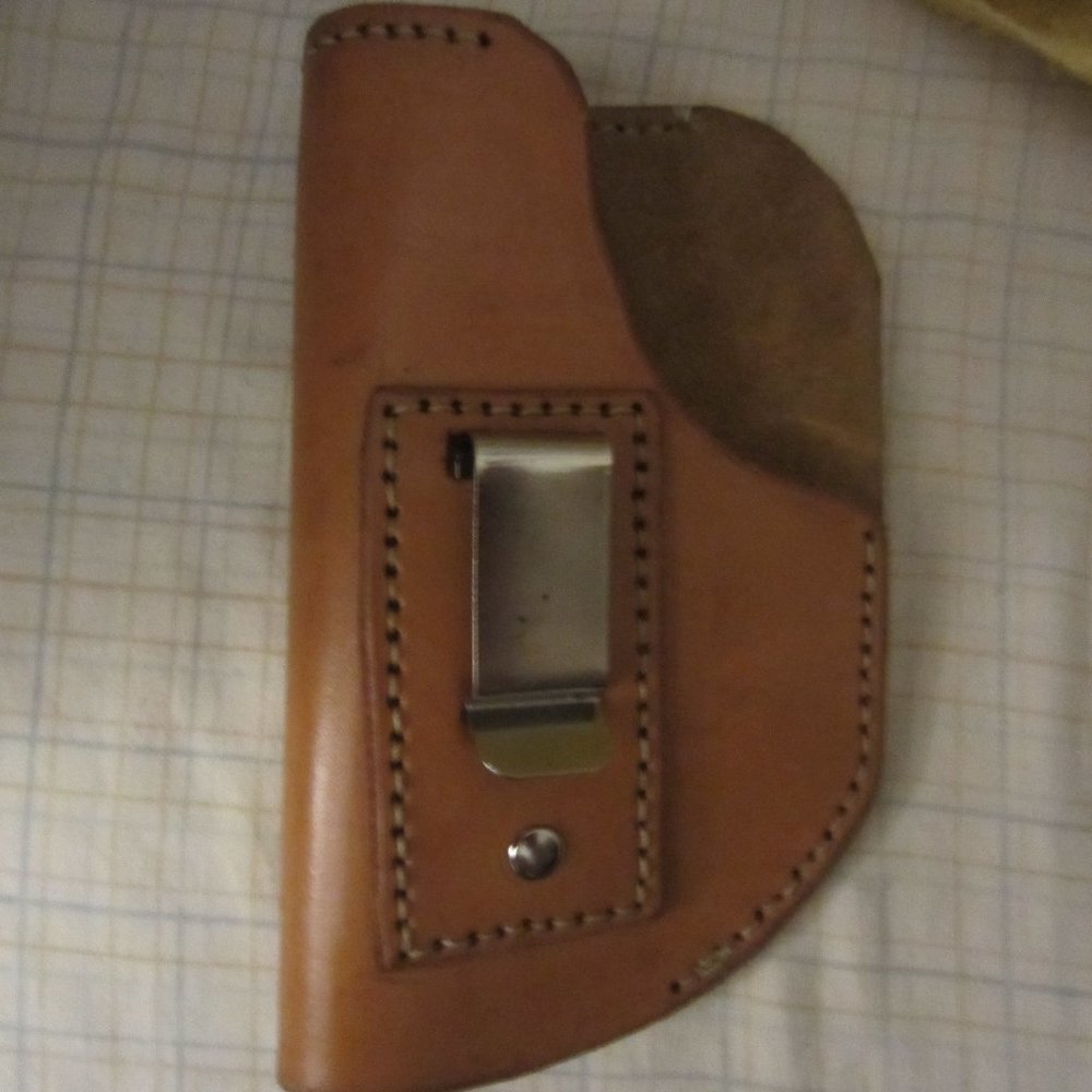 LEATHER "NAKED BAER" PISTOL CLIP ON BELT HOLSTER CASE